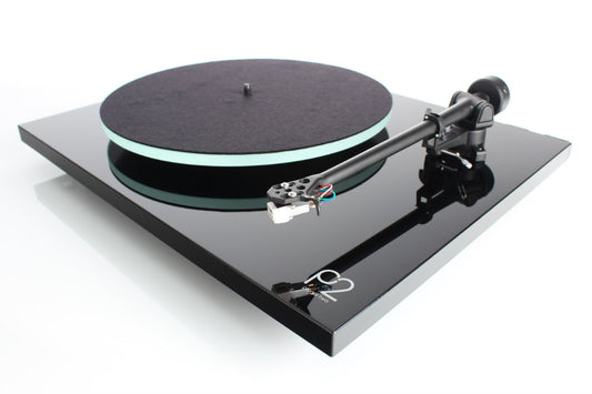 Rega Planar 2 (Black)